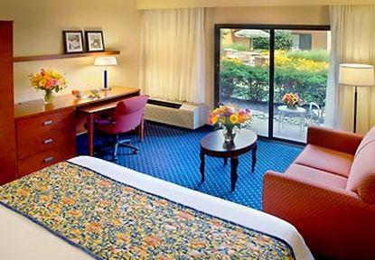 Courtyard Syracuse Carrier Circle 3*