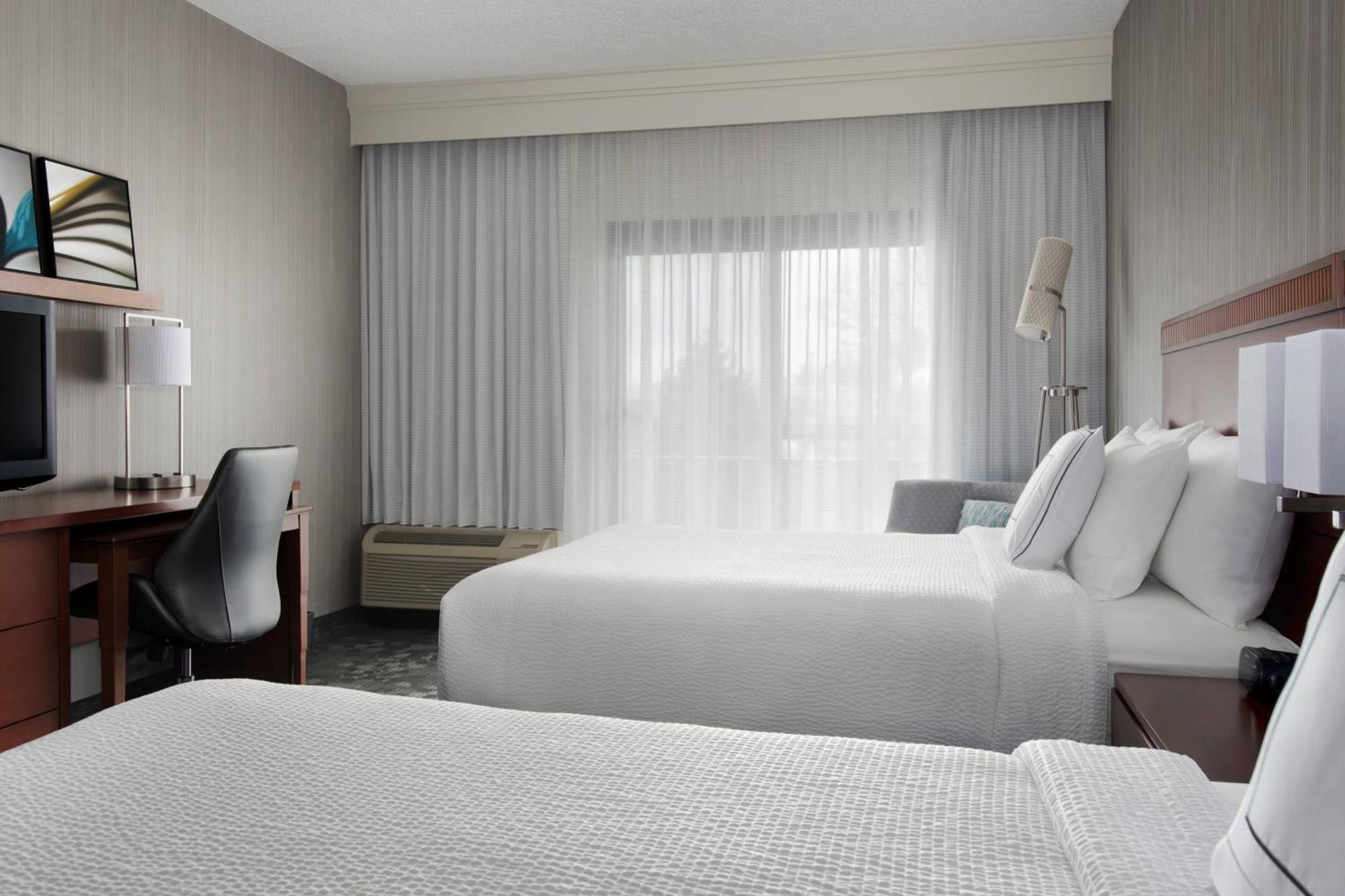 Courtyard Syracuse Carrier Circle 3*