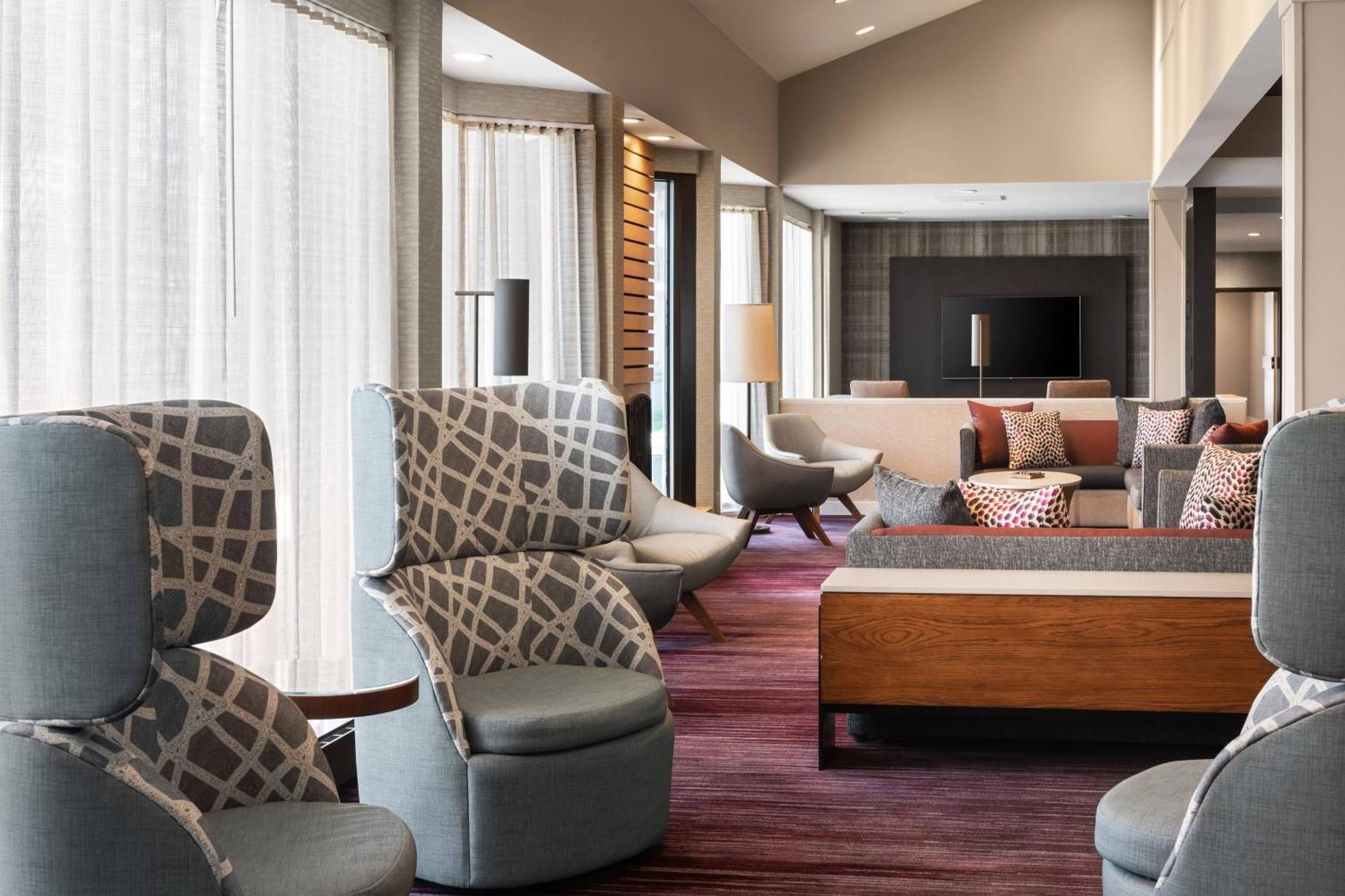 Courtyard Syracuse Carrier Circle Hotel 3*