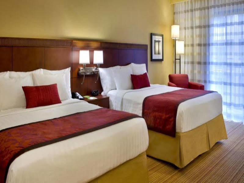 Hotel Courtyard Syracuse Carrier Circle 3*