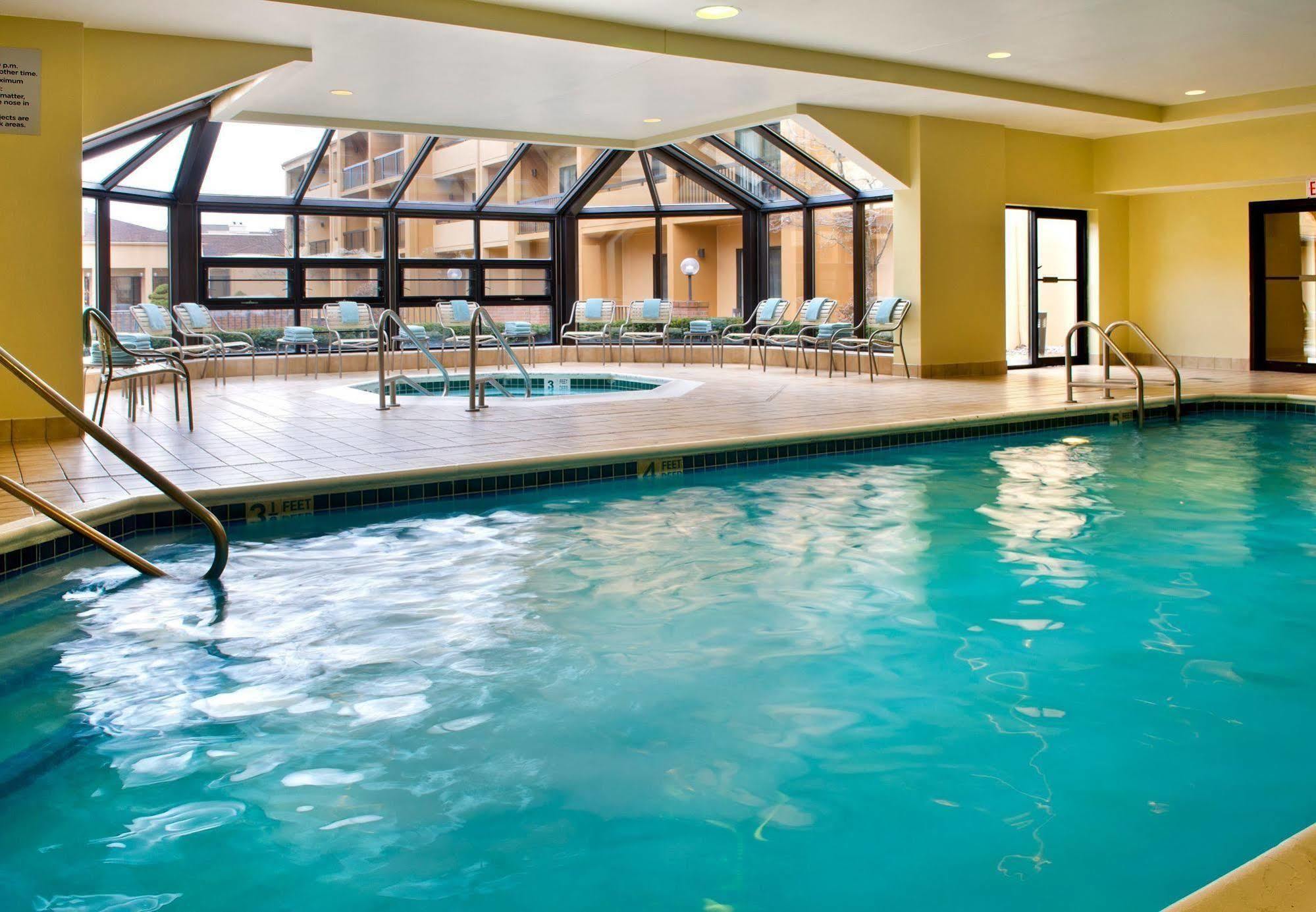 Courtyard Syracuse Carrier Circle 3*