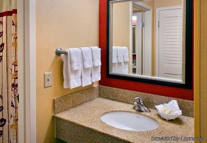 Courtyard Syracuse Carrier Circle 3*
