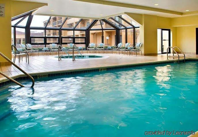 Courtyard Syracuse Carrier Circle Hotel 3*
